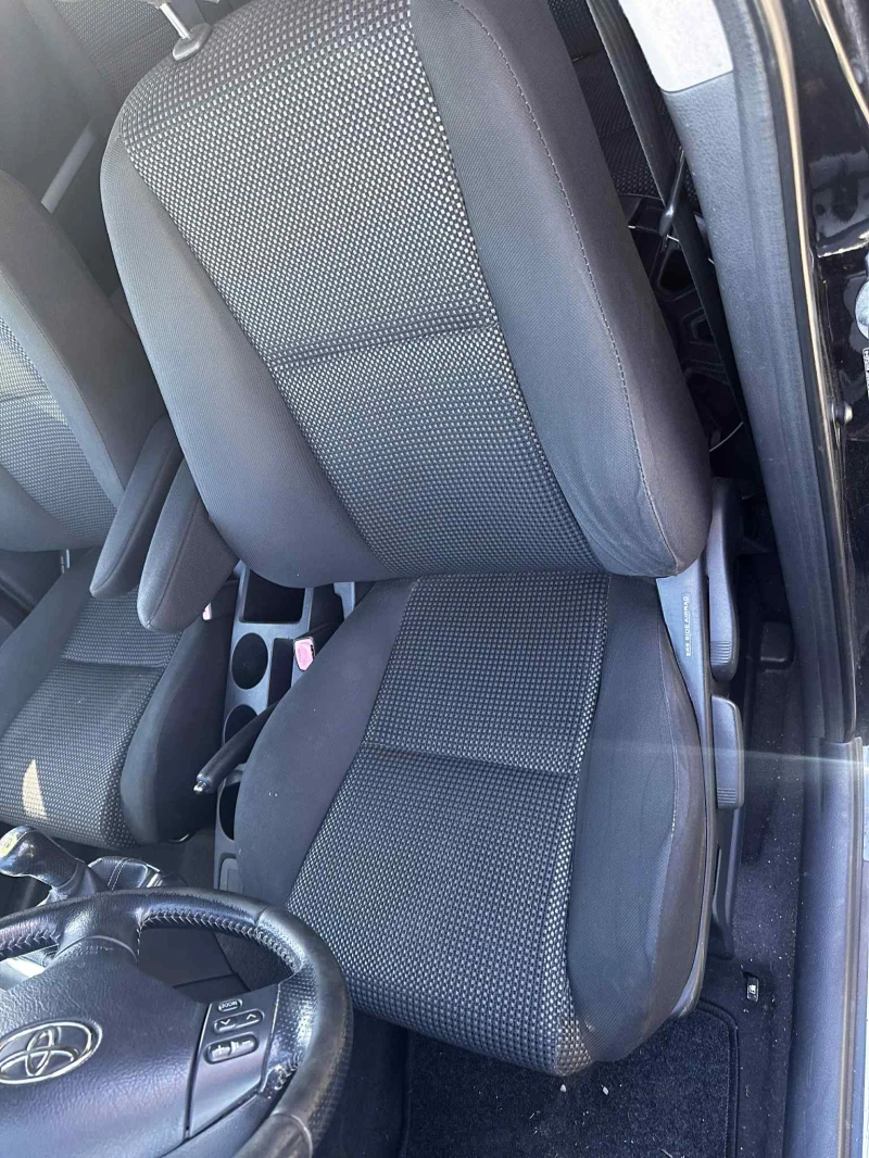 Toyota Corolla verso 2.2 D-CAT 177к.с НА ЧАСТИ, снимка 8 - Автомобили и джипове - 52557124