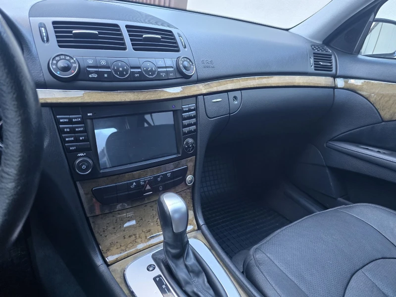 Mercedes-Benz E 280 4Matic Avangarde, снимка 8 - Автомобили и джипове - 48079847