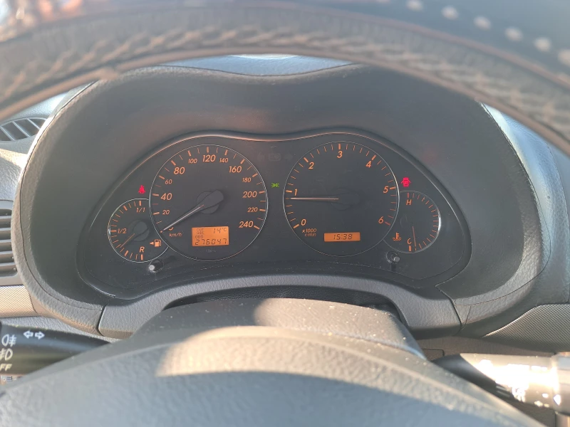 Toyota Avensis, снимка 11 - Автомобили и джипове - 53150233