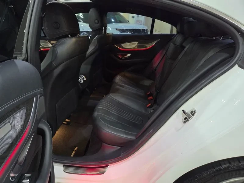 Mercedes-Benz CLS 300 Amg Line, снимка 7 - Автомобили и джипове - 55940338