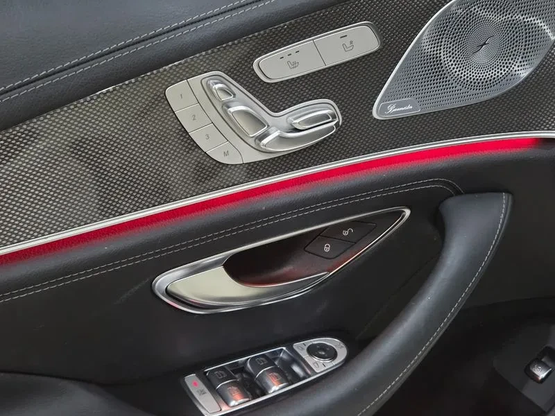 Mercedes-Benz CLS 300 Amg Line, снимка 15 - Автомобили и джипове - 55940338
