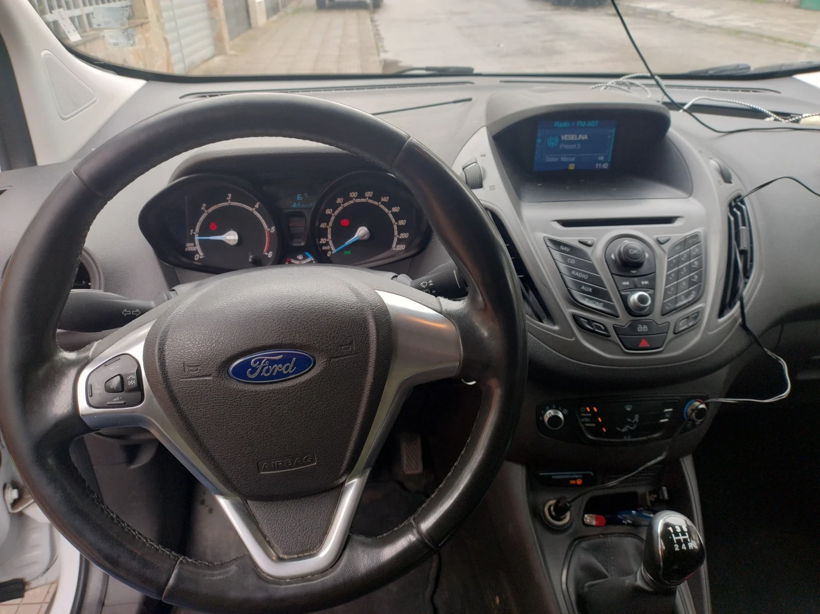Ford Courier  - изображение 7