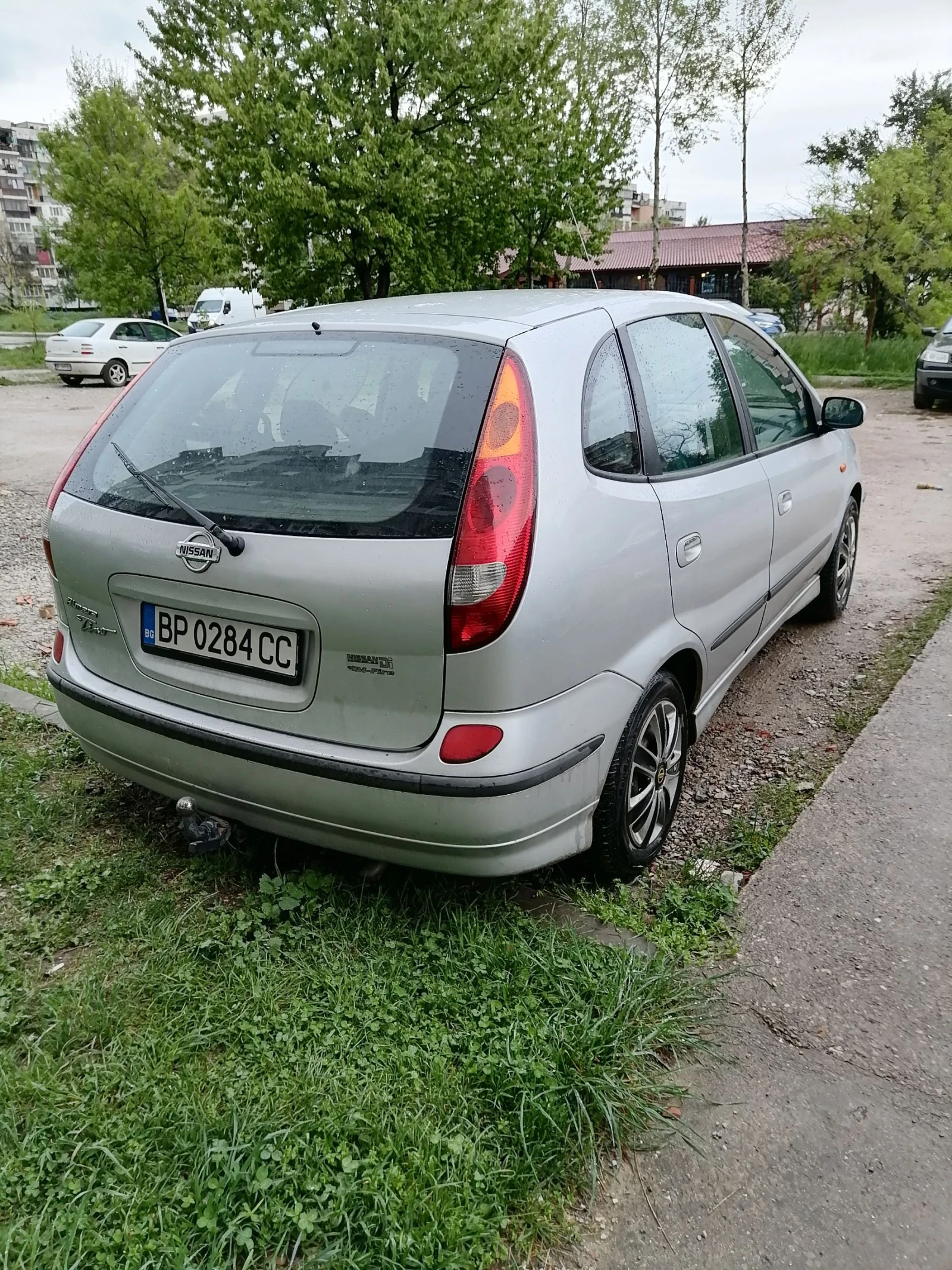 Nissan Almera tino 2200D - изображение 2