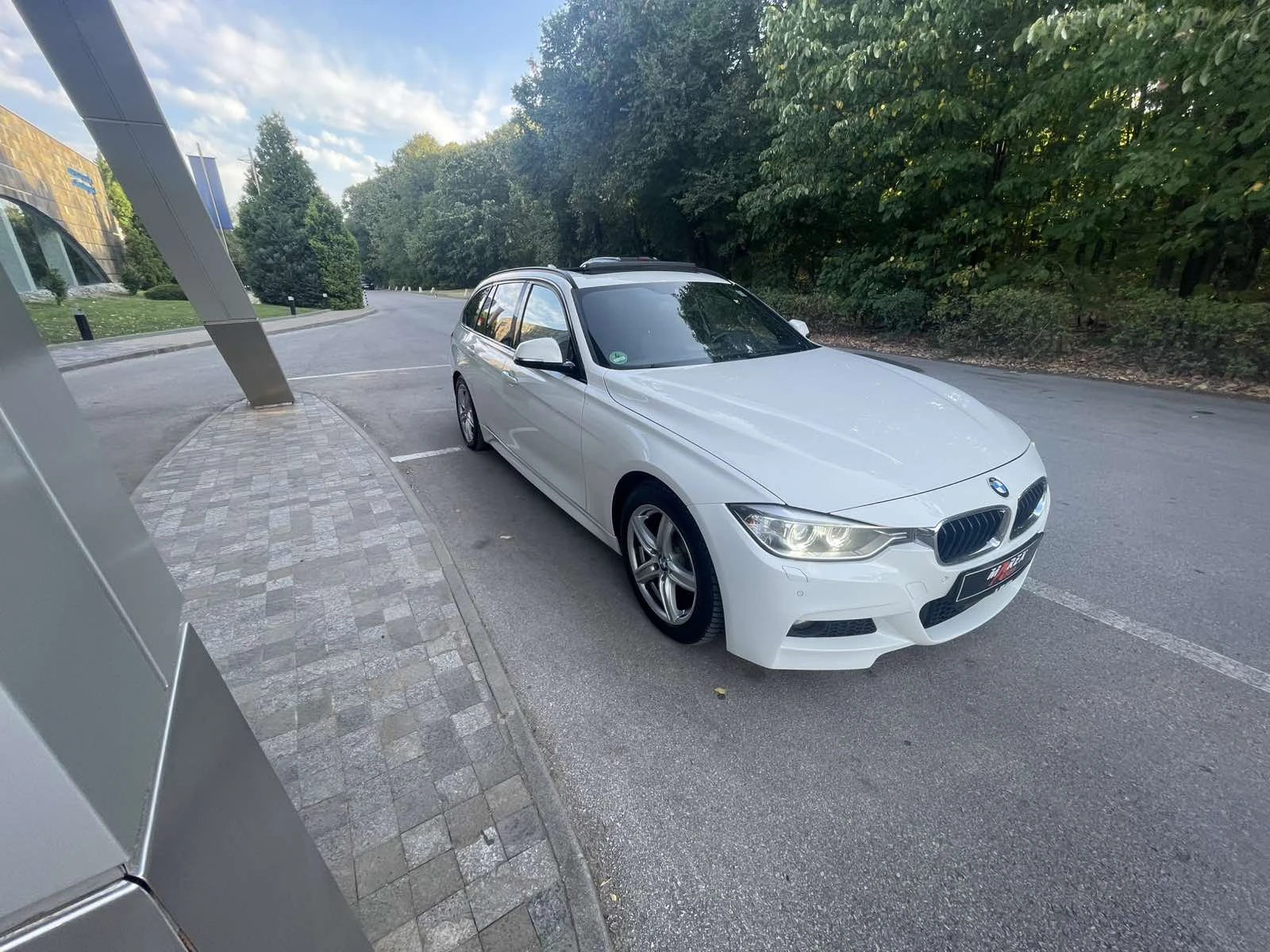 BMW 330 M-Performance * PANO * Head UP * Harman/Kardon - изображение 3