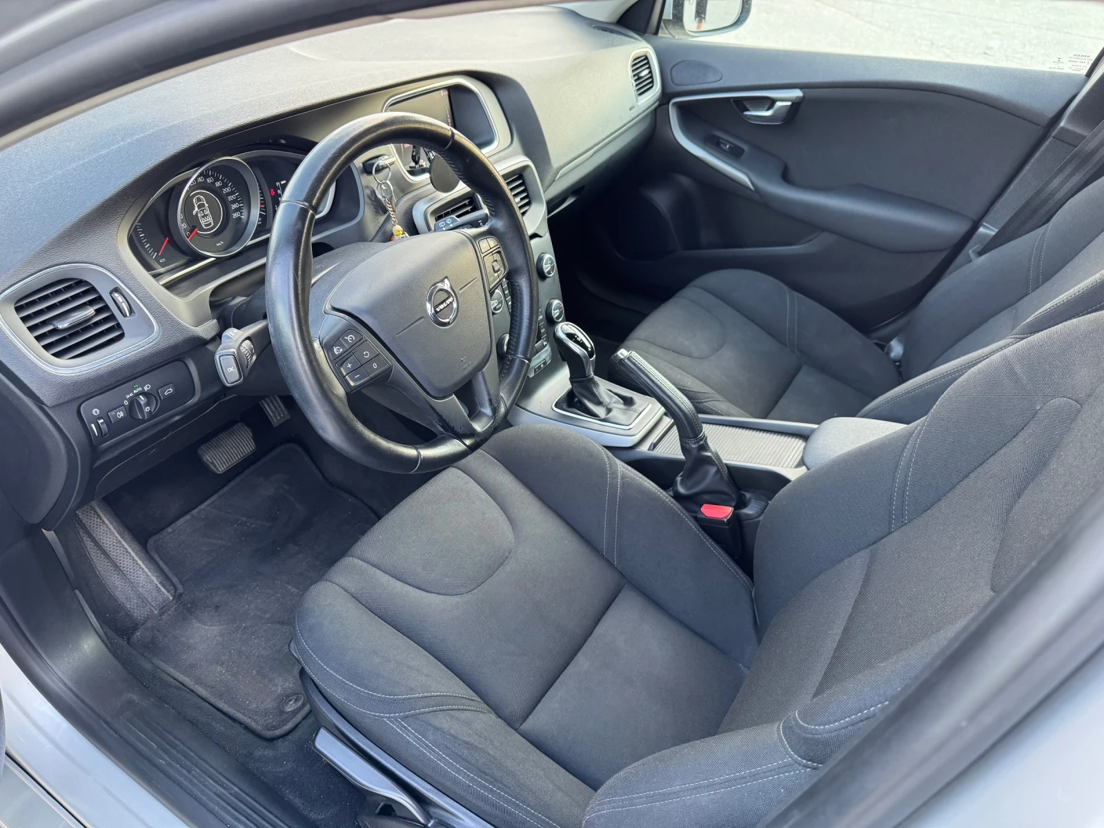 Volvo V40 D2 Автоматик Facelift LED Euro6 - изображение 9