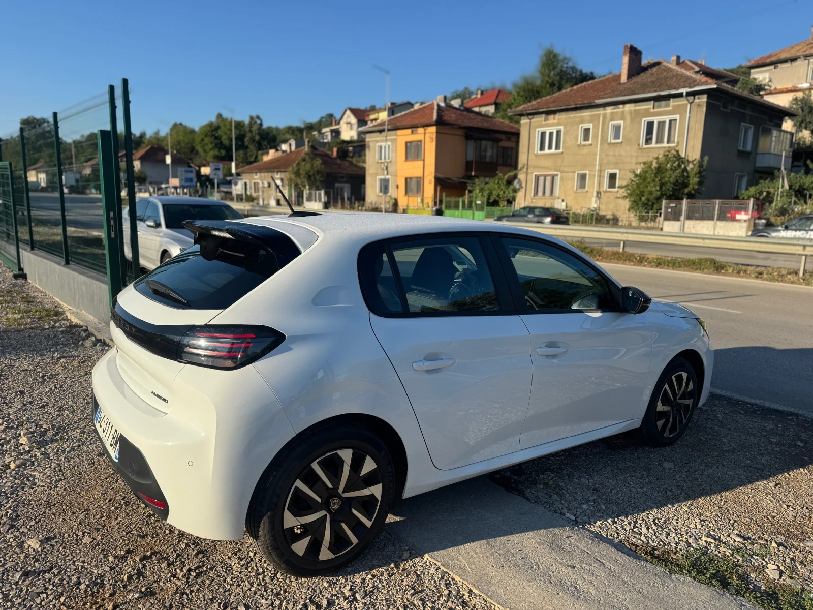 Peugeot 208 1348km HIBRID  - изображение 4