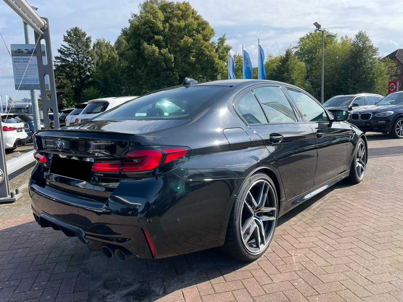 BMW M5 Competition B/W + Carbon Ceramic - изображение 3