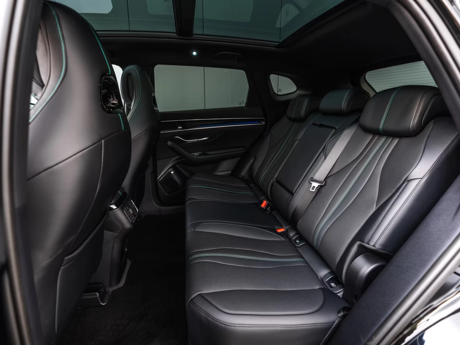 BYD Seal U DM-I 1.5 PHEV Design AWD | Mobile.bg   6