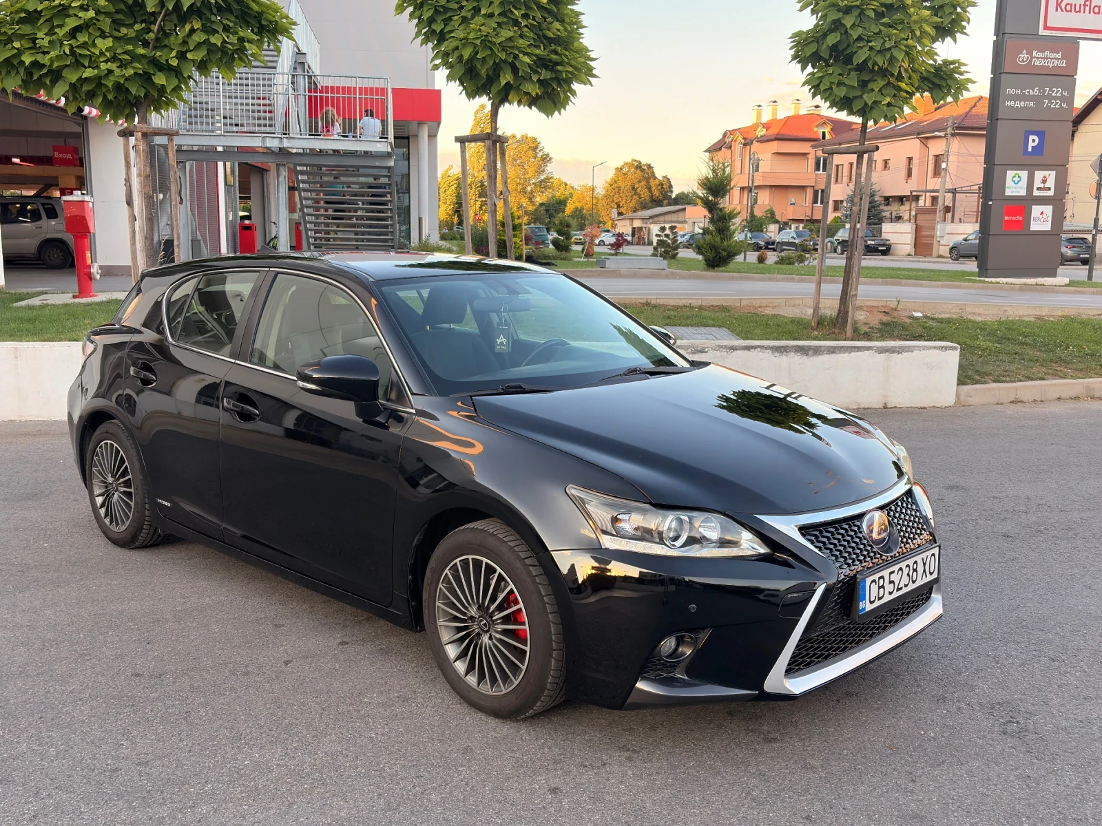 Lexus CT 200h  CT200H Hybrid 136