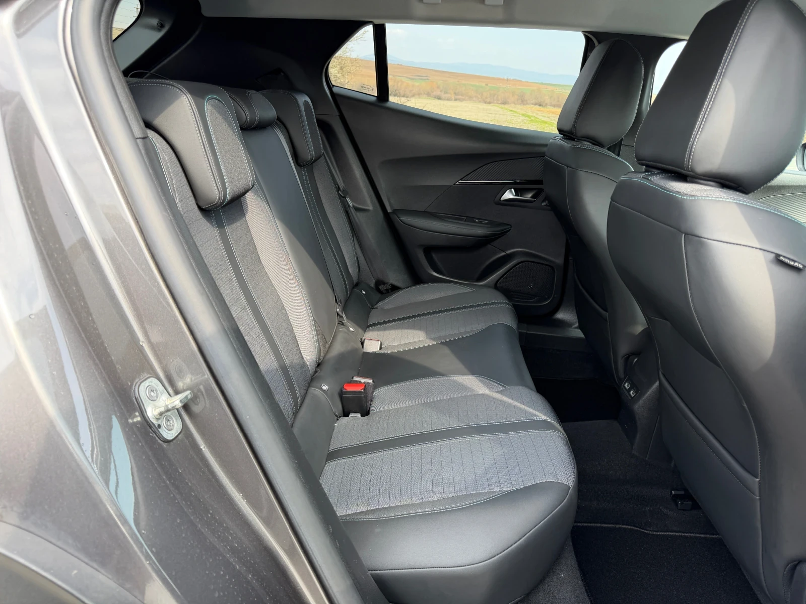 Peugeot 2008 1.5 HDI * keyless* digital cockpit* camera, снимка 8 - Автомобили и джипове - 54378585