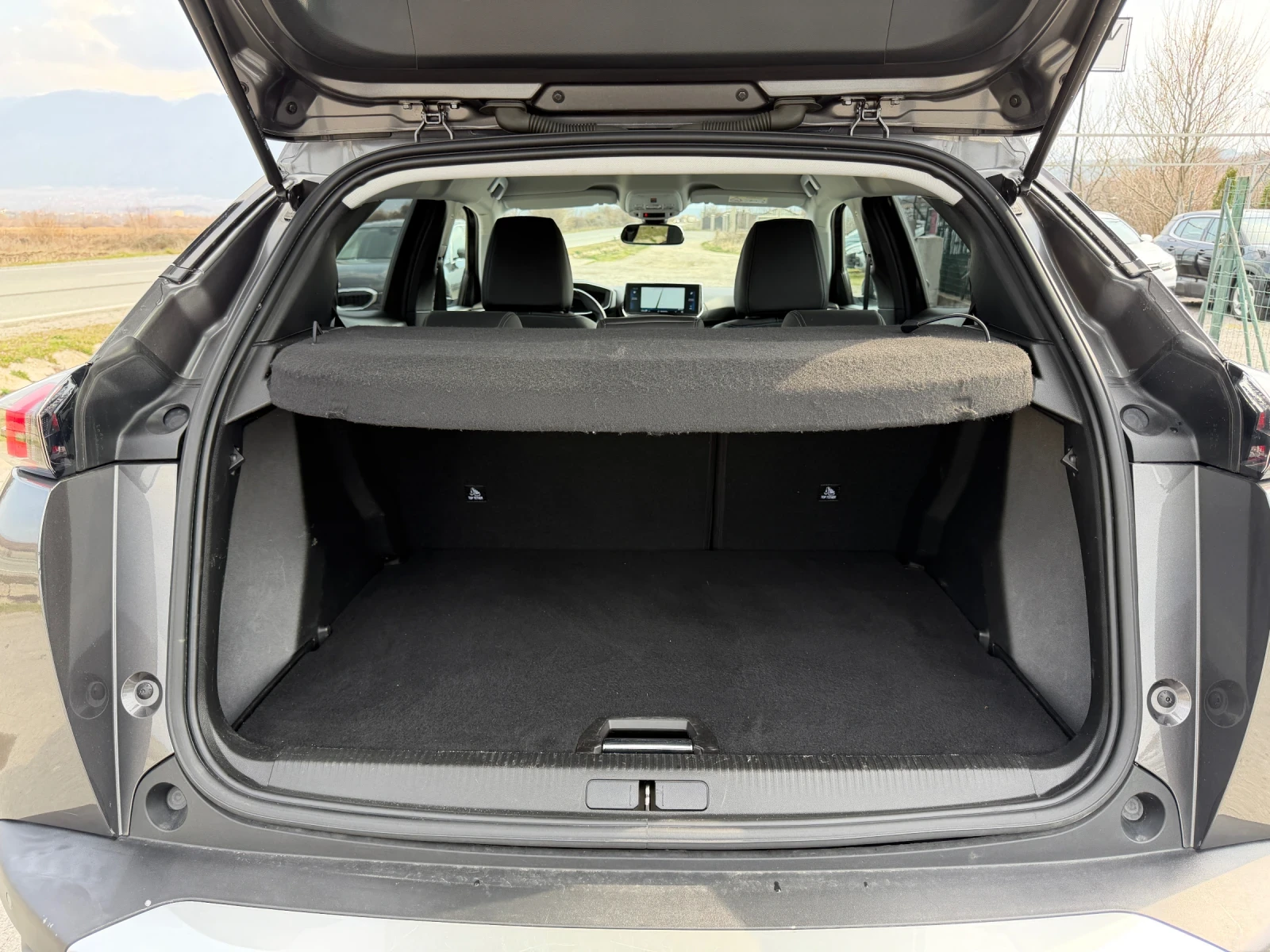 Peugeot 2008 1.5 HDI * keyless* digital cockpit* camera, снимка 6 - Автомобили и джипове - 54378585