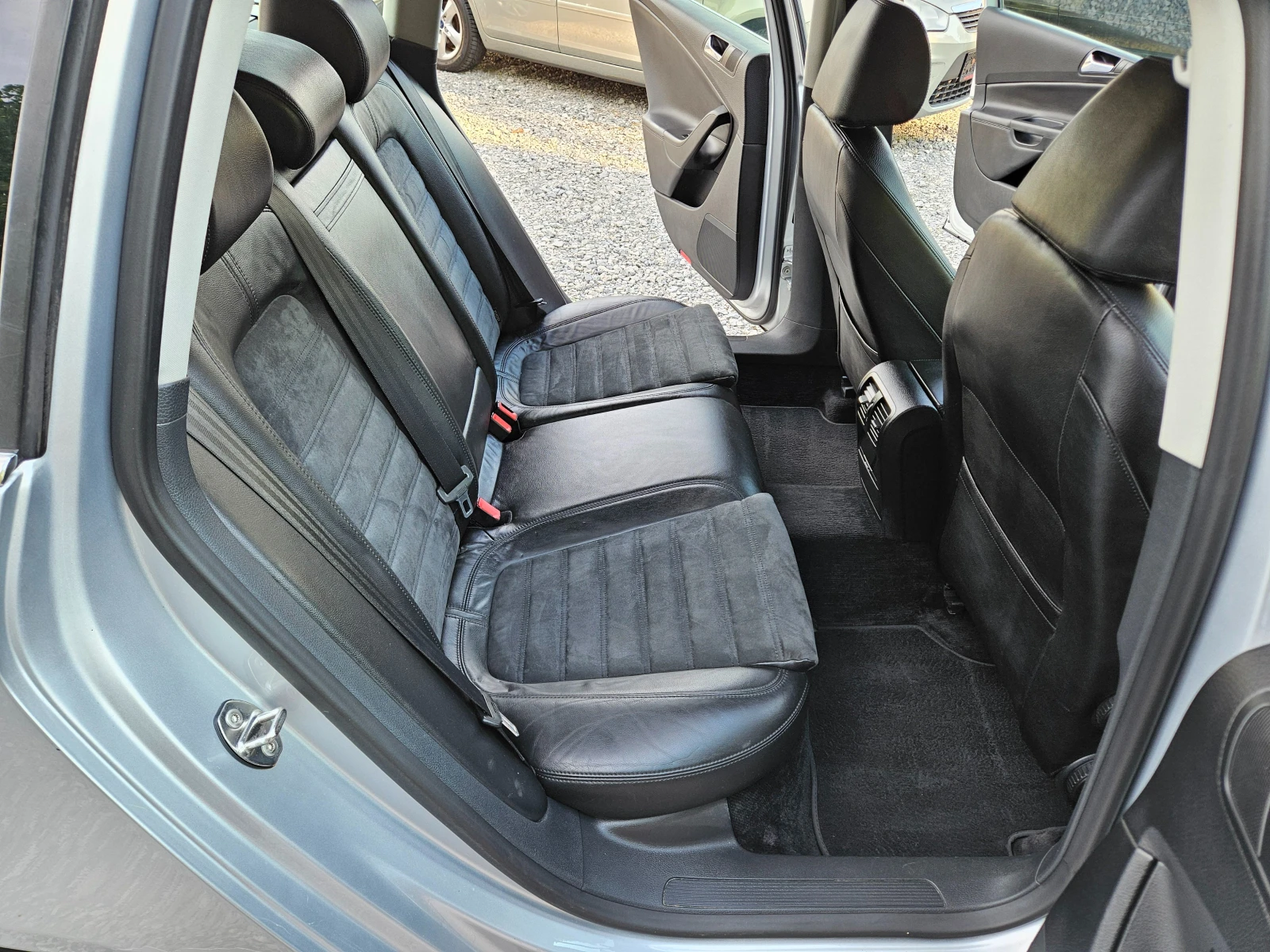 VW Passat 2.0 TDI 140кс HIGHLINE, снимка 11 - Автомобили и джипове - 54415864