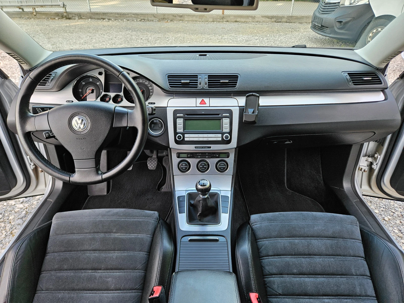 VW Passat 2.0 TDI 140кс HIGHLINE, снимка 16 - Автомобили и джипове - 54415864