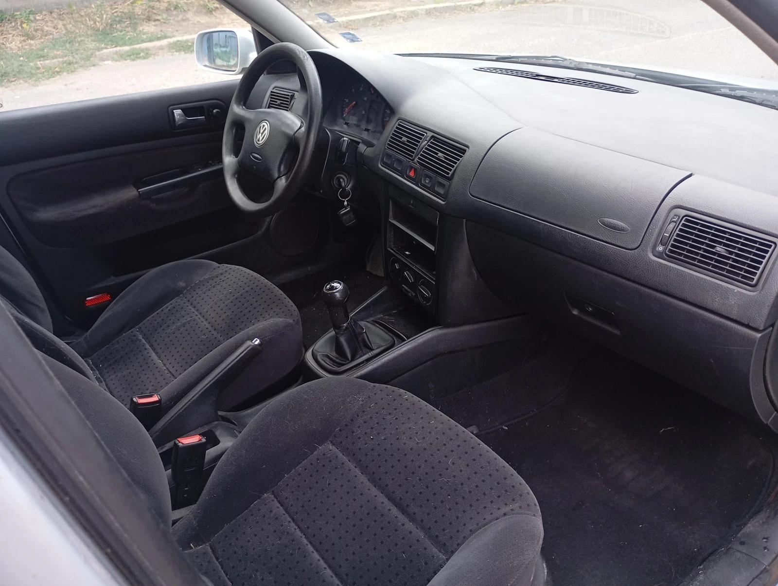 VW Golf 1.9 ТДИ 110кс., снимка 16 - Автомобили и джипове - 55355099