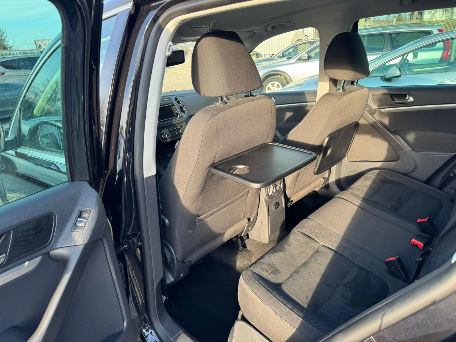 VW Tiguan /Sport&Style 4X4, снимка 12 - Автомобили и джипове - 53738547