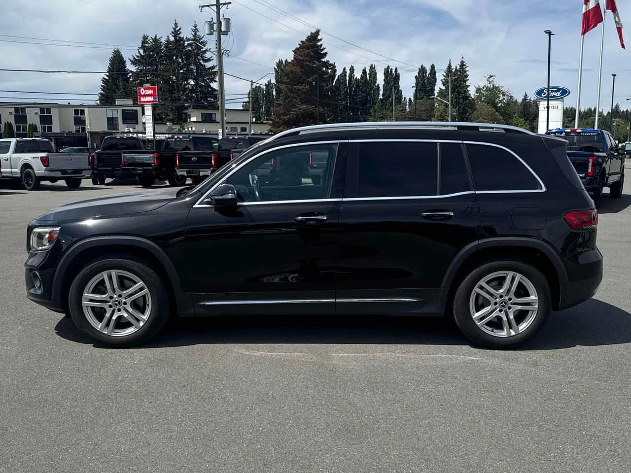 Mercedes-Benz GLB 250 ПАМЕТ| PANO| ПОДГРЕВИ| , снимка 4 - Автомобили и джипове - 54697077