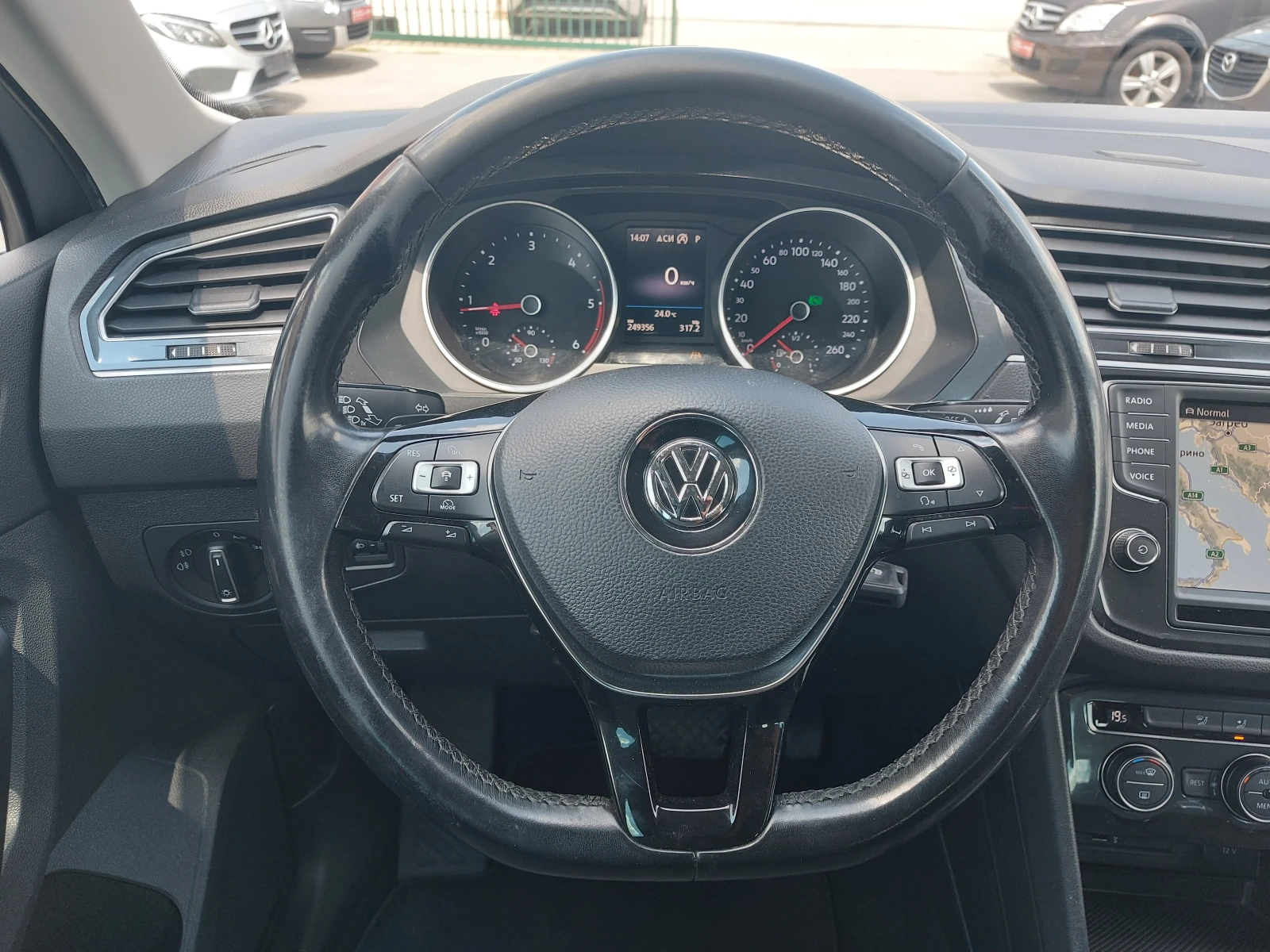 VW Tiguan 2.0 TDI* 150 к.с.* 4 MOTION* DSG* ИТАЛИЯ, снимка 11 - Автомобили и джипове - 55154138