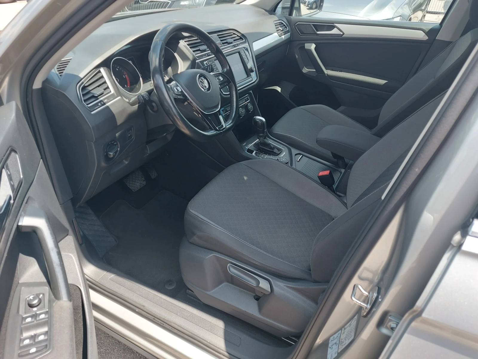 VW Tiguan 2.0 TDI* 150 к.с.* 4 MOTION* DSG* ИТАЛИЯ, снимка 7 - Автомобили и джипове - 55154138