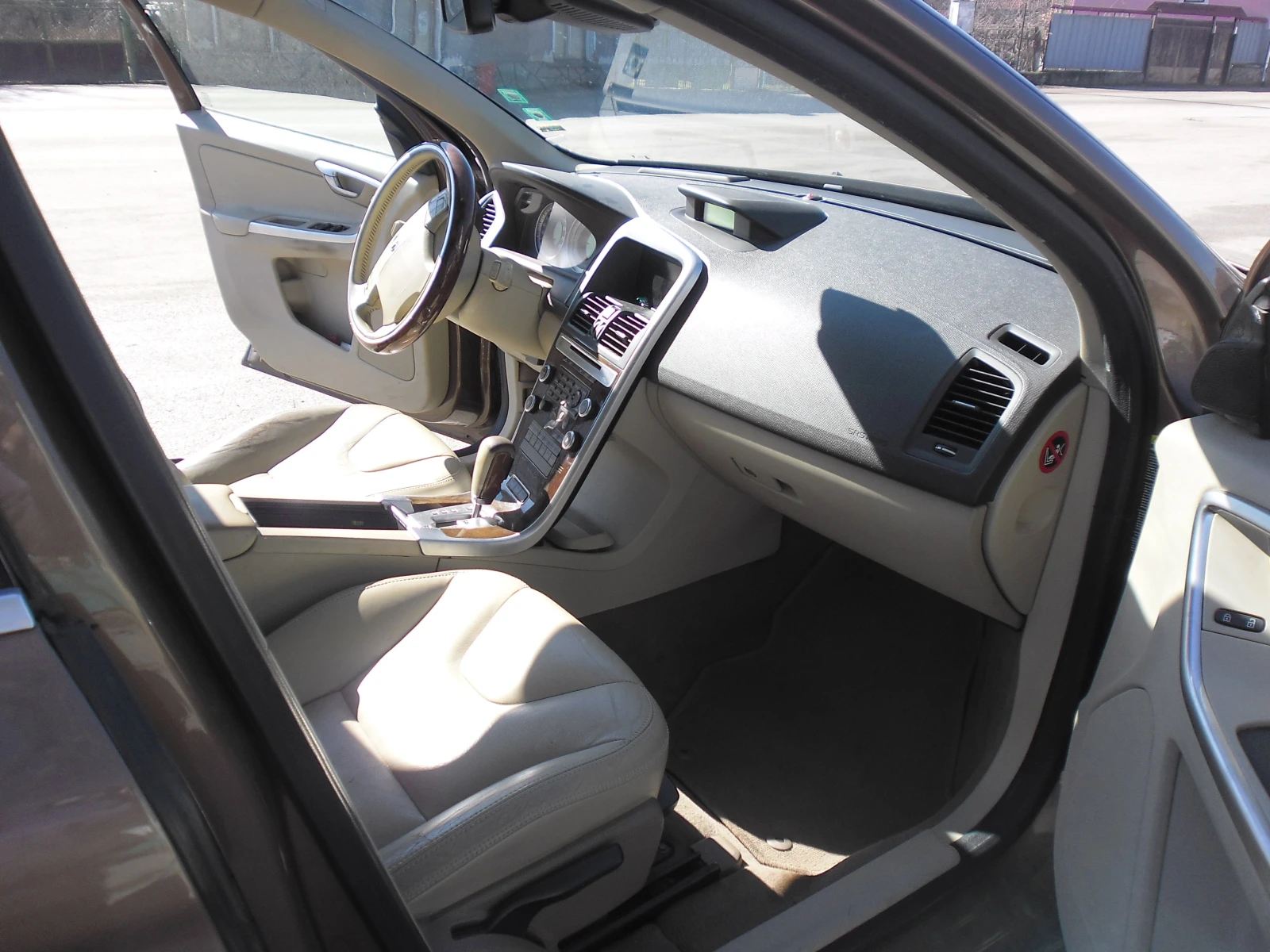 Volvo XC60 D5, снимка 11 - Автомобили и джипове - 56183872