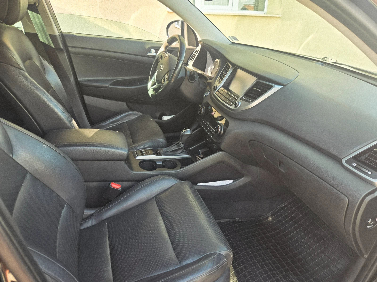 Hyundai Tucson, снимка 12 - Автомобили и джипове - 56205236