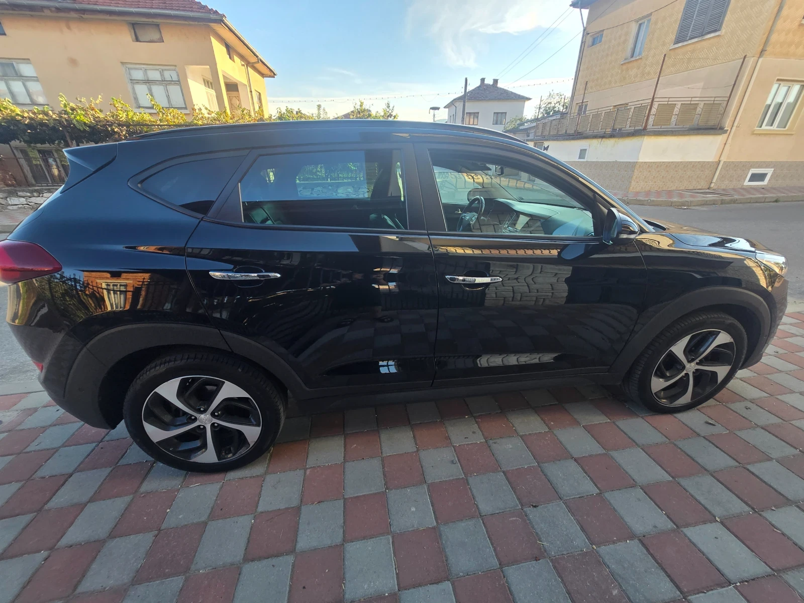 Hyundai Tucson, снимка 4 - Автомобили и джипове - 56205236