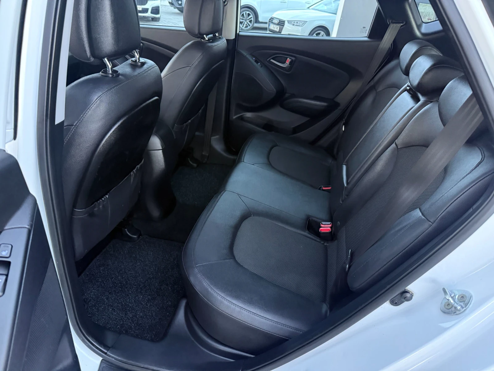 Hyundai IX35 2.0CRDI 4?4 135к.с СОБСТЕН ЛИЗИНГ, снимка 12 - Автомобили и джипове - 56649257