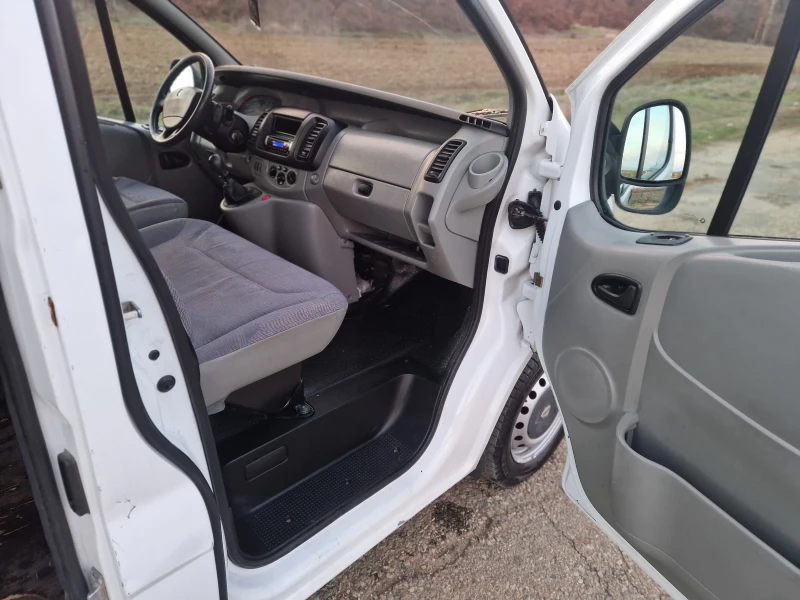 Renault Trafic 1.9  100 климатик, снимка 11 - Бусове и автобуси - 48384800