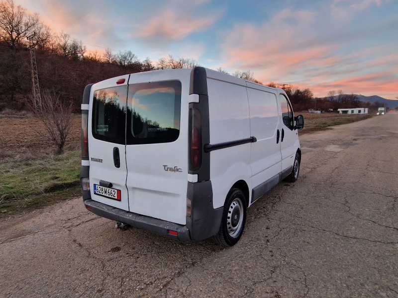 Renault Trafic 1.9  100 климатик, снимка 8 - Бусове и автобуси - 48384800