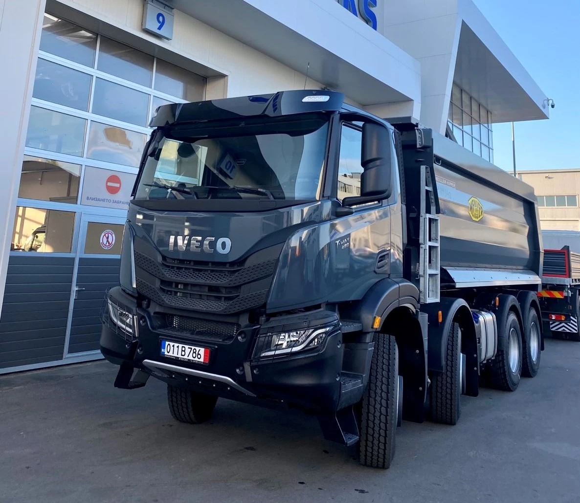 Iveco Trakker НОВИ ЧЕТИРИОСНИ САМОСВАЛИ T-WAY - изображение 2