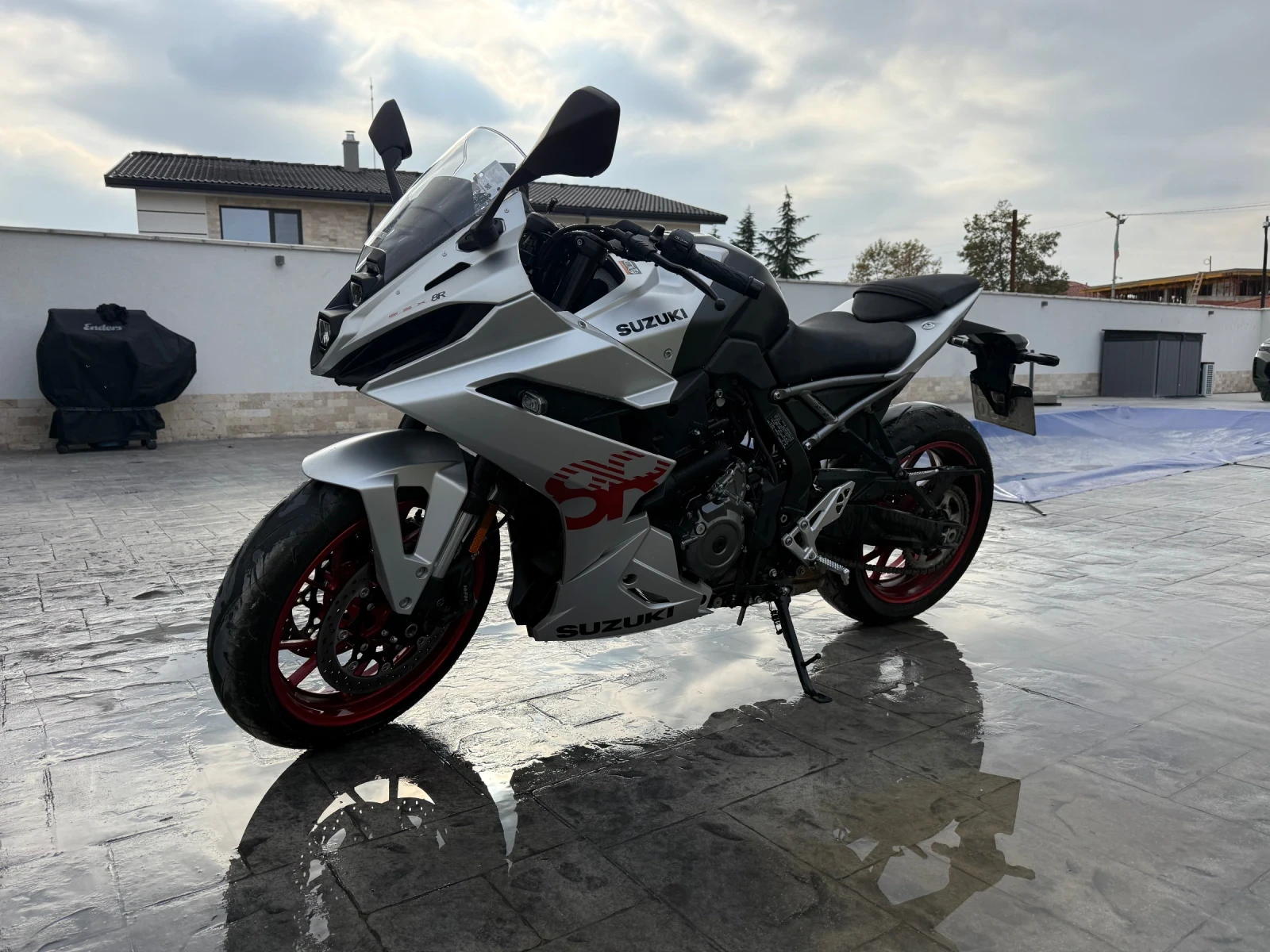 Suzuki Gsx R8