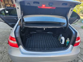 Mercedes-Benz E 220, снимка 8