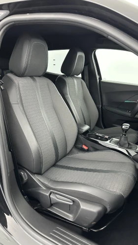 Peugeot 2008 1.2i Allure - Petrol, снимка 16