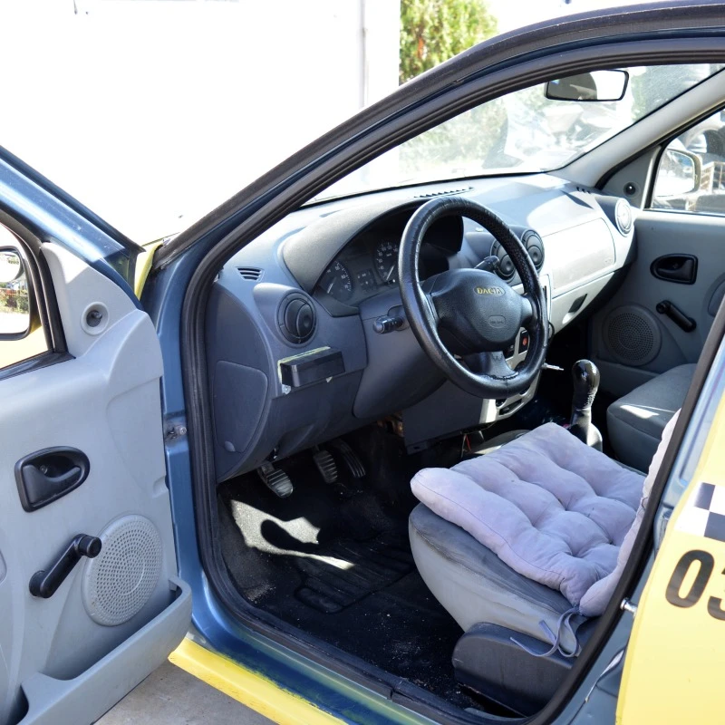 Dacia Logan 1.6 i, снимка 5 - Автомобили и джипове - 46358046