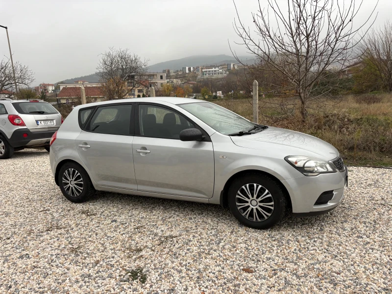Kia Ceed Feyslift 2010г, снимка 4 - Автомобили и джипове - 52965704