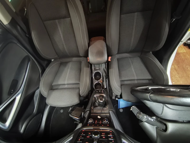 Opel Zafira 2.0DTCI 165 КАТО НОВА, снимка 10 - Автомобили и джипове - 53576400