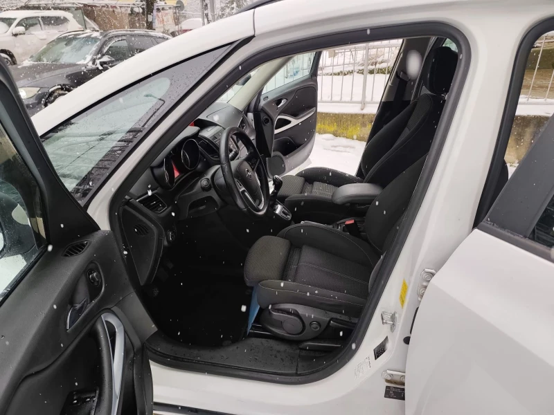 Opel Zafira 2.0DTCI 165 КАТО НОВА, снимка 9 - Автомобили и джипове - 53576400