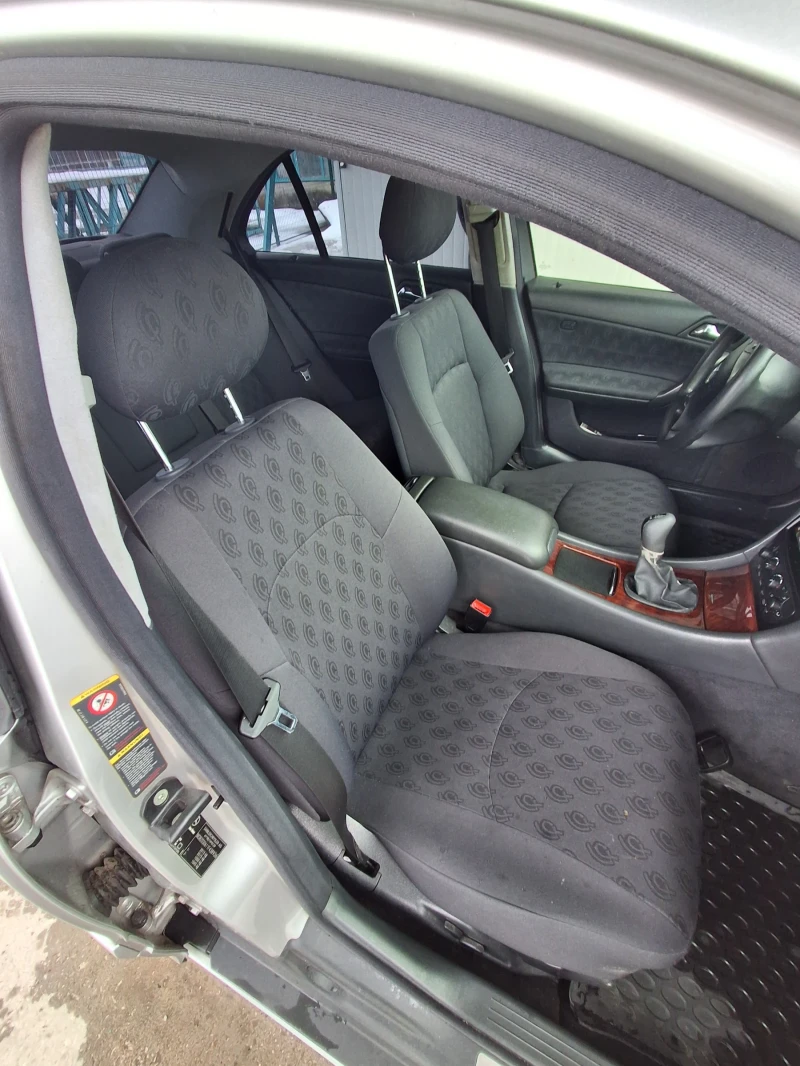 Mercedes-Benz C 240, снимка 9 - Автомобили и джипове - 53593062