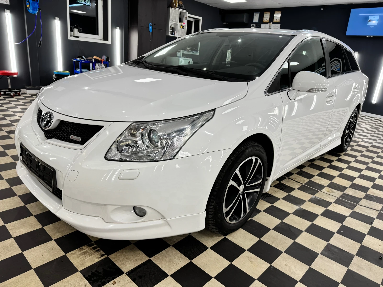 Toyota Avensis 2.2 D-4D Motorsport NAVI FULL - изображение 2