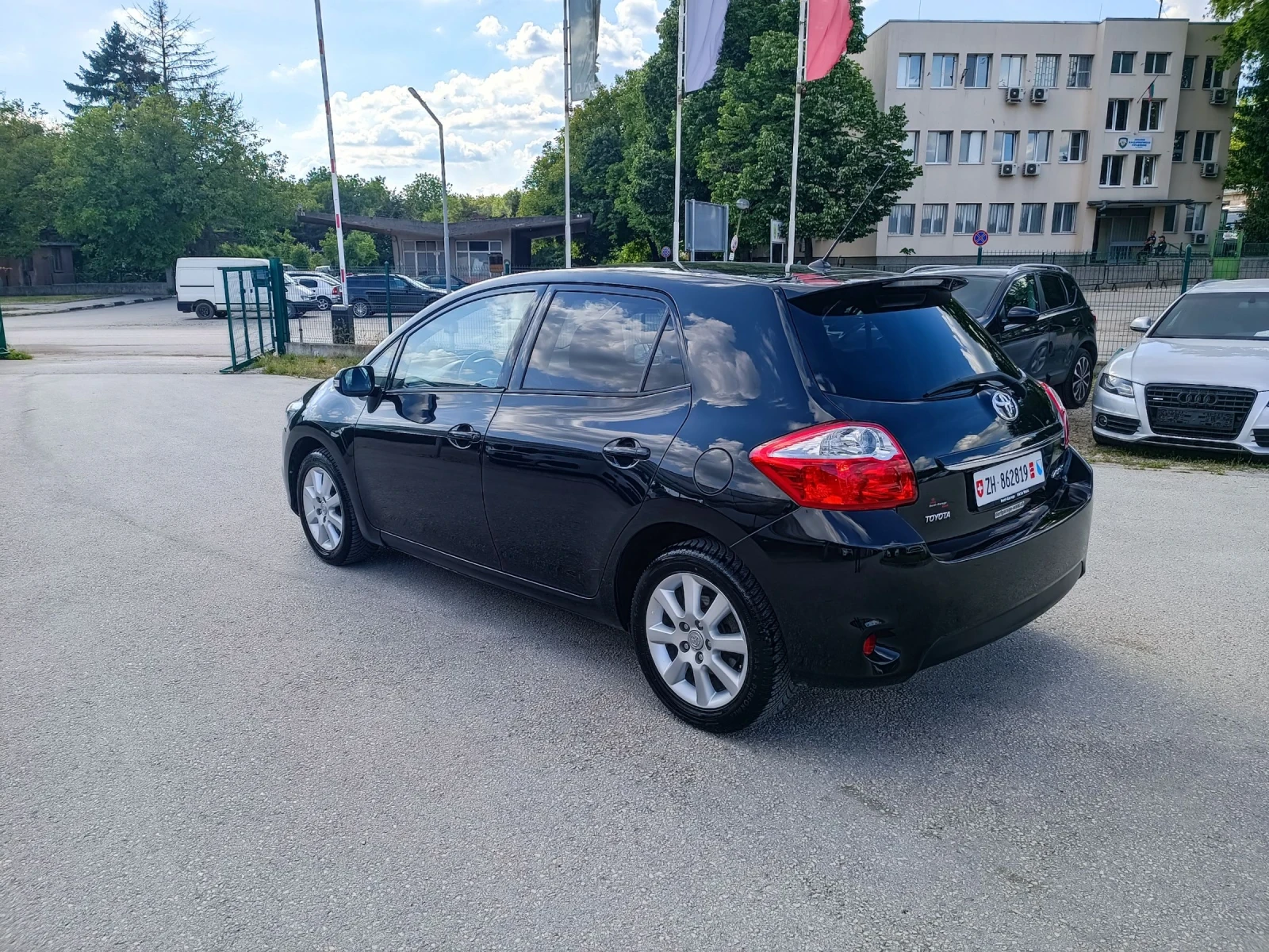 Toyota Auris 1.8i-147кс-ШВЕЙЦАРИЯ-РЪЧКА-6ск-FACELIFT-NAVI - изображение 5