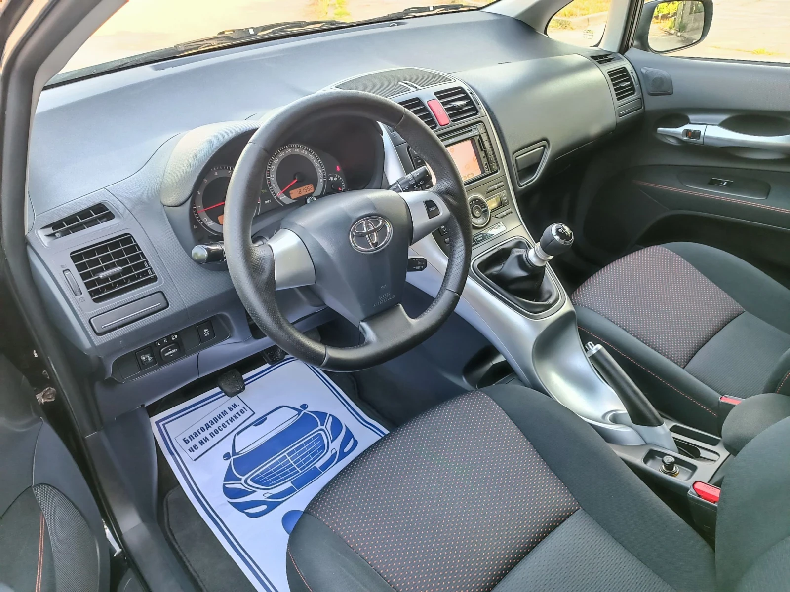Toyota Auris 1.8i-147кс-ШВЕЙЦАРИЯ-РЪЧКА-6ск-FACELIFT-NAVI - изображение 8