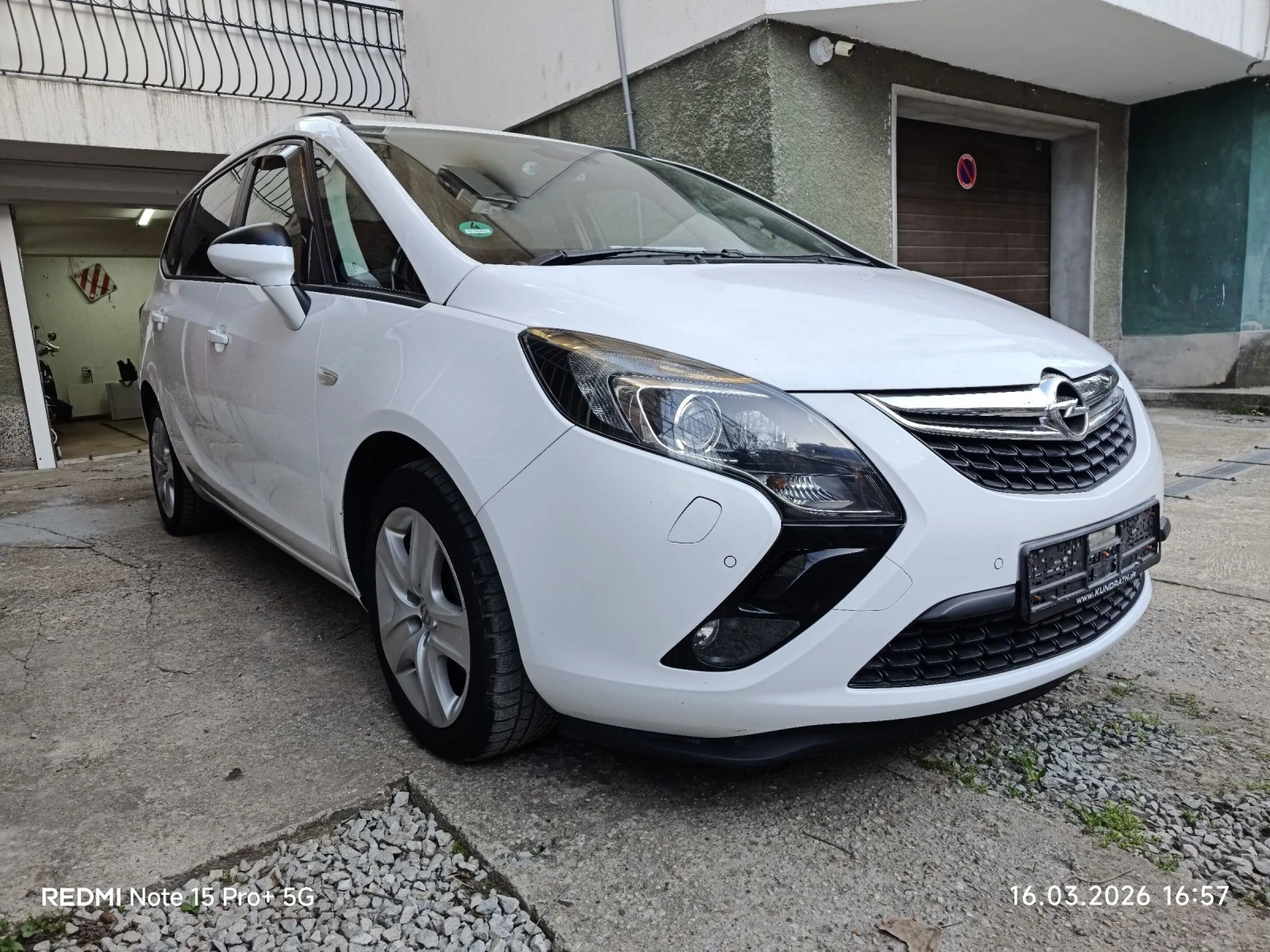 Opel Zafira 2.0DTCI 165 КАТО НОВА, снимка 4 - Автомобили и джипове - 53931886