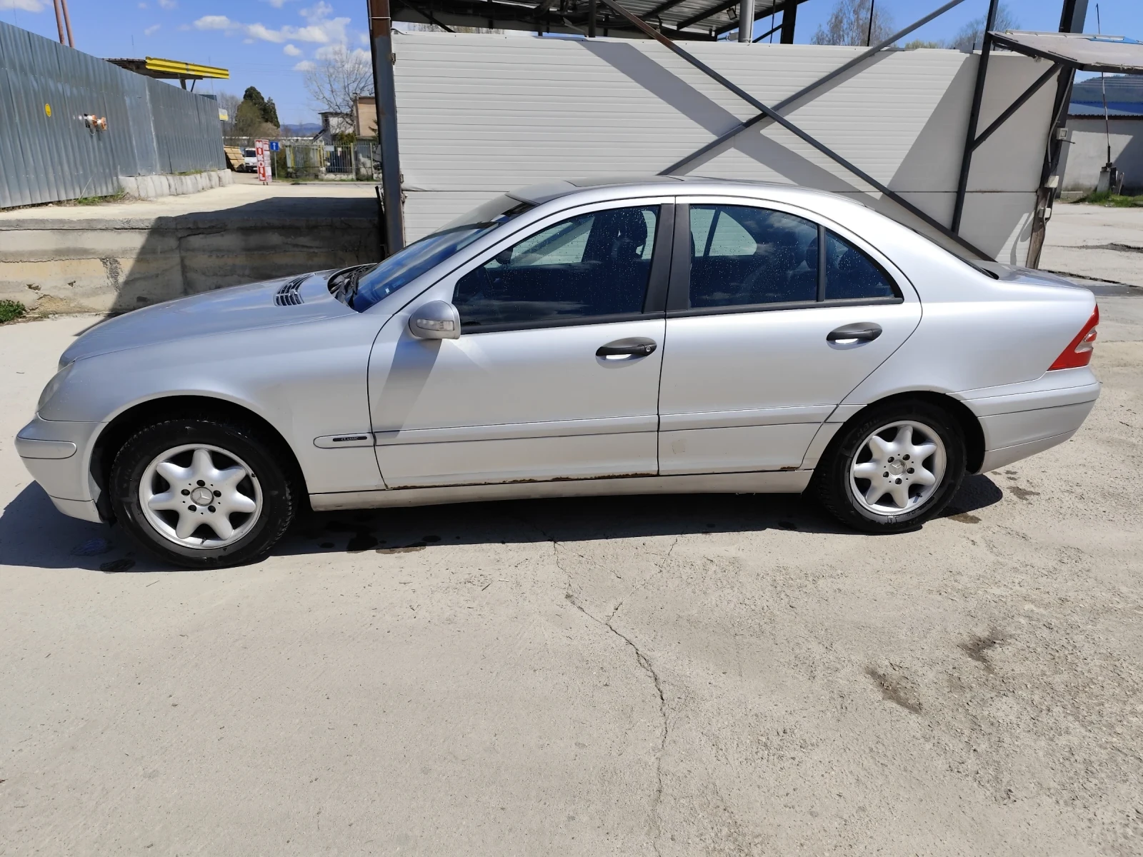 Mercedes-Benz C 180, снимка 3 - Автомобили и джипове - 54244776