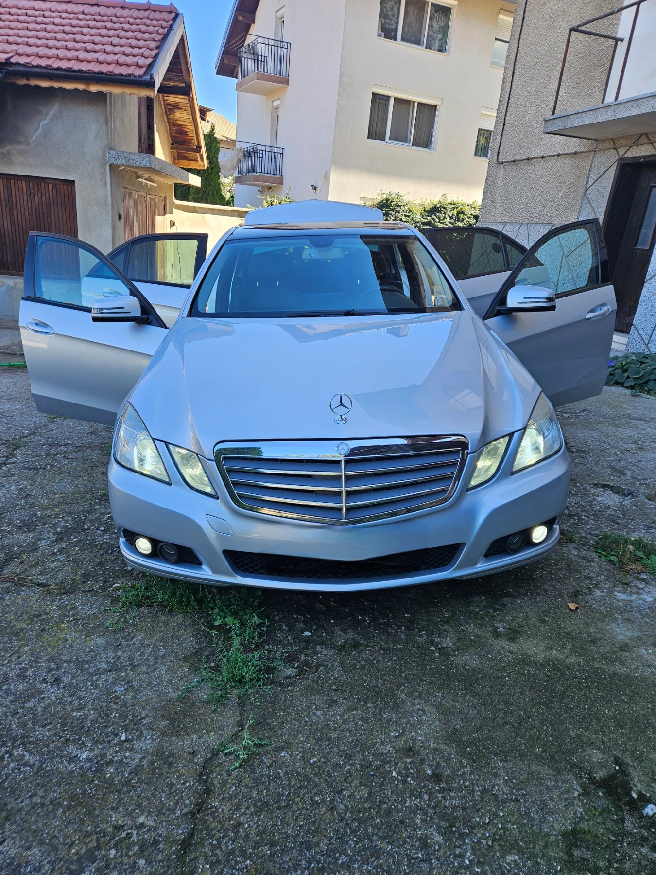 Mercedes-Benz E 220, снимка 6 - Автомобили и джипове - 54358883