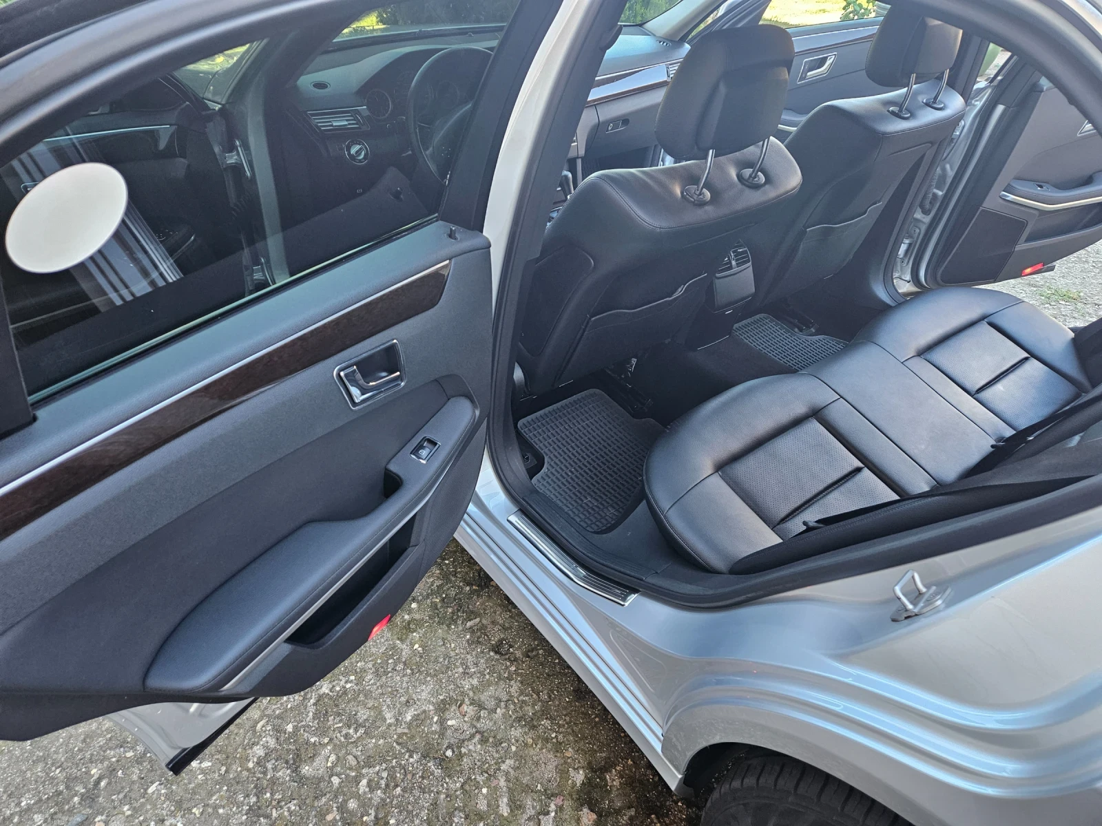 Mercedes-Benz E 220, снимка 12 - Автомобили и джипове - 54358883