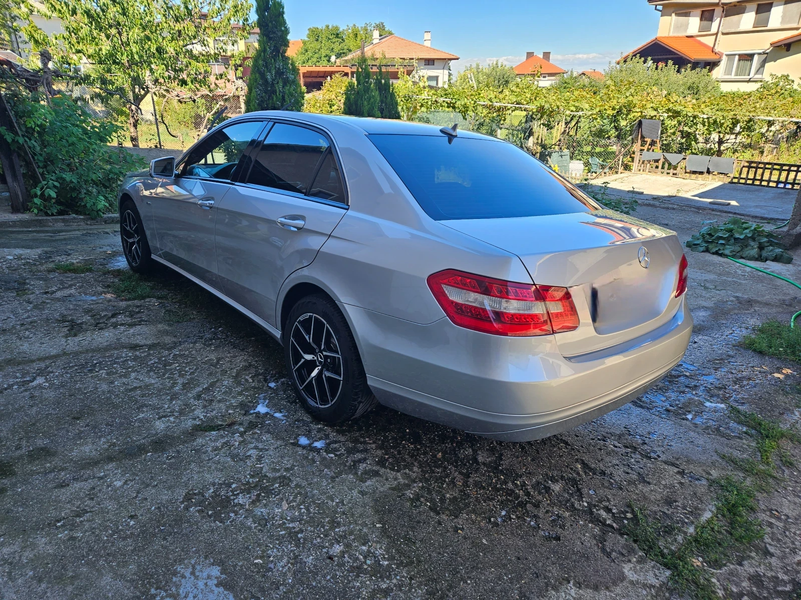Mercedes-Benz E 220, снимка 5 - Автомобили и джипове - 54358883