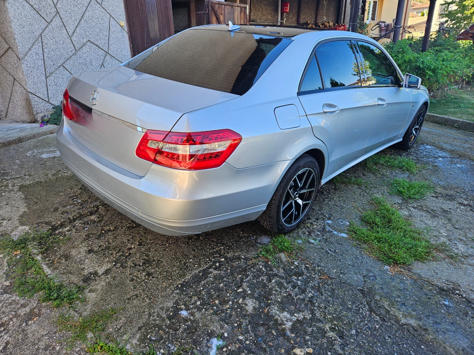 Mercedes-Benz E 220, снимка 4 - Автомобили и джипове - 54358883