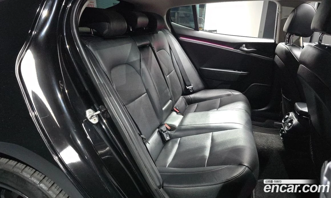 Kia Stinger 2.0 Turbo 2WD Platinum, снимка 17 - Автомобили и джипове - 55807294