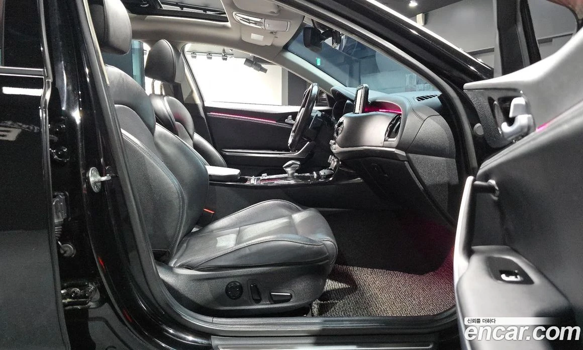Kia Stinger 2.0 Turbo 2WD Platinum, снимка 16 - Автомобили и джипове - 55807294