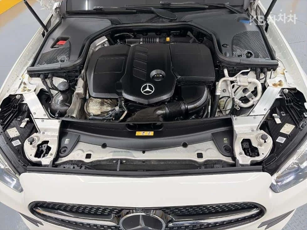 Mercedes-Benz E 220 * 4MATIC AMG Line * ОПЦИЯ ЗА ФИНАНСИРАНЕ, снимка 4 - Автомобили и джипове - 56221109