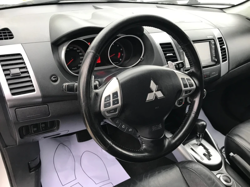 Mitsubishi Outlander 2.4i-AUTOMAT.-4x4, снимка 14 - Автомобили и джипове - 48916933